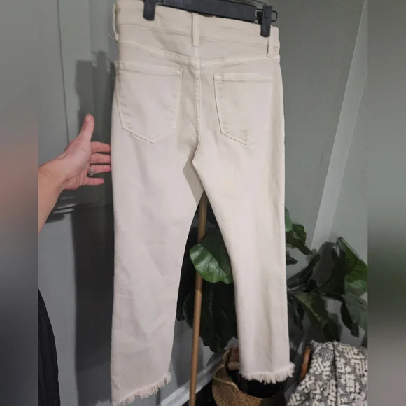 VERVET Winter White Mid Rise Crop Frayed Hem Straight Jeans. Size 25 - Picture 16 of 16